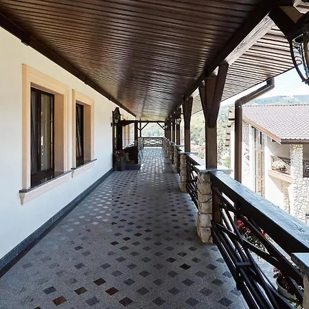 Complex Dvir Kniazhoiy Korony Slavske